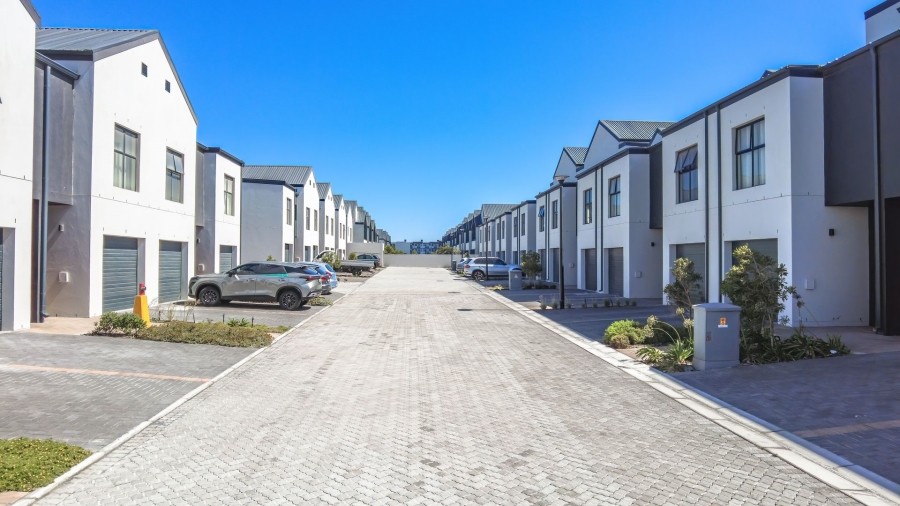 To Let 4 Bedroom Property for Rent in Sandown Western Cape